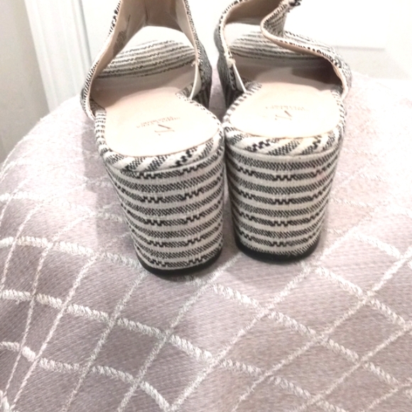 Vera Wang, Sz 10 med, Wedge Slip On Sandals Black/White - Picture 3 of 7